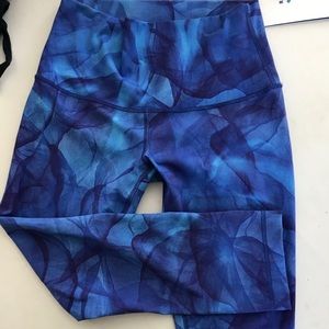 Size 8 LuLuLemon like new